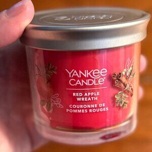 NEW Yankee Candle Red Apple Wreath Small 4.3oz. Scented Jar Candle